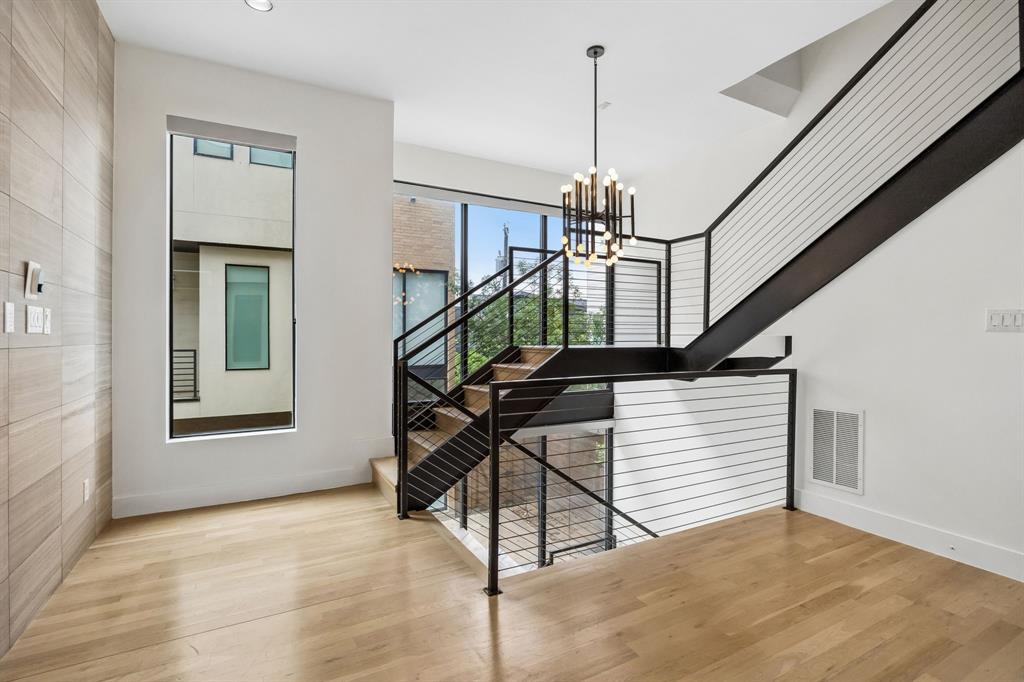 1851-1847 Summit Ave Condos - Residential