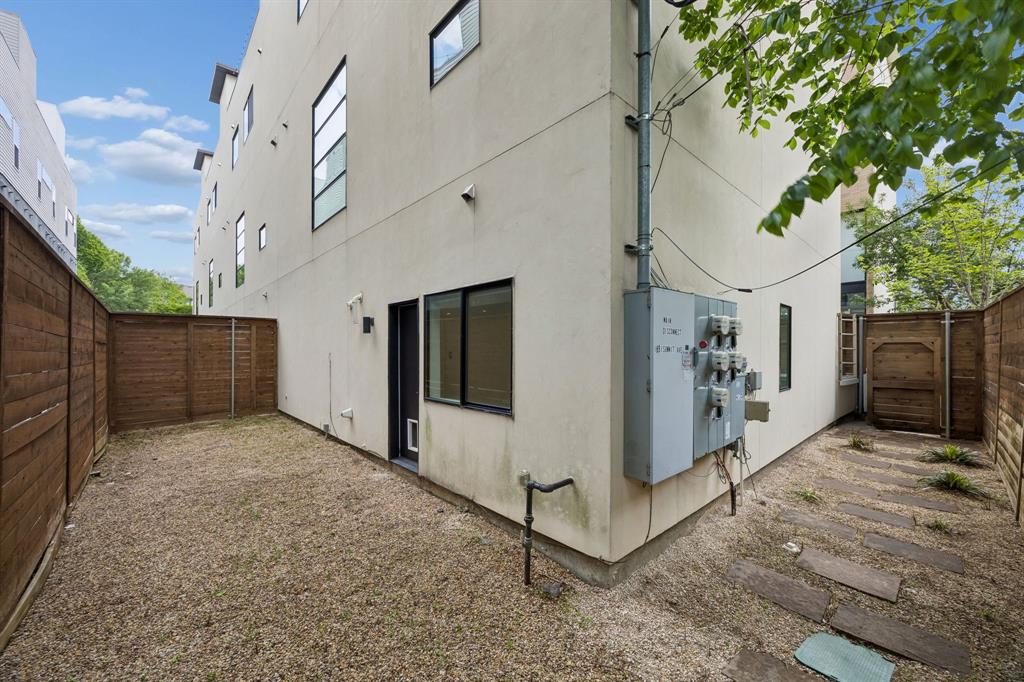 1851-1847 Summit Ave Condos - Residential