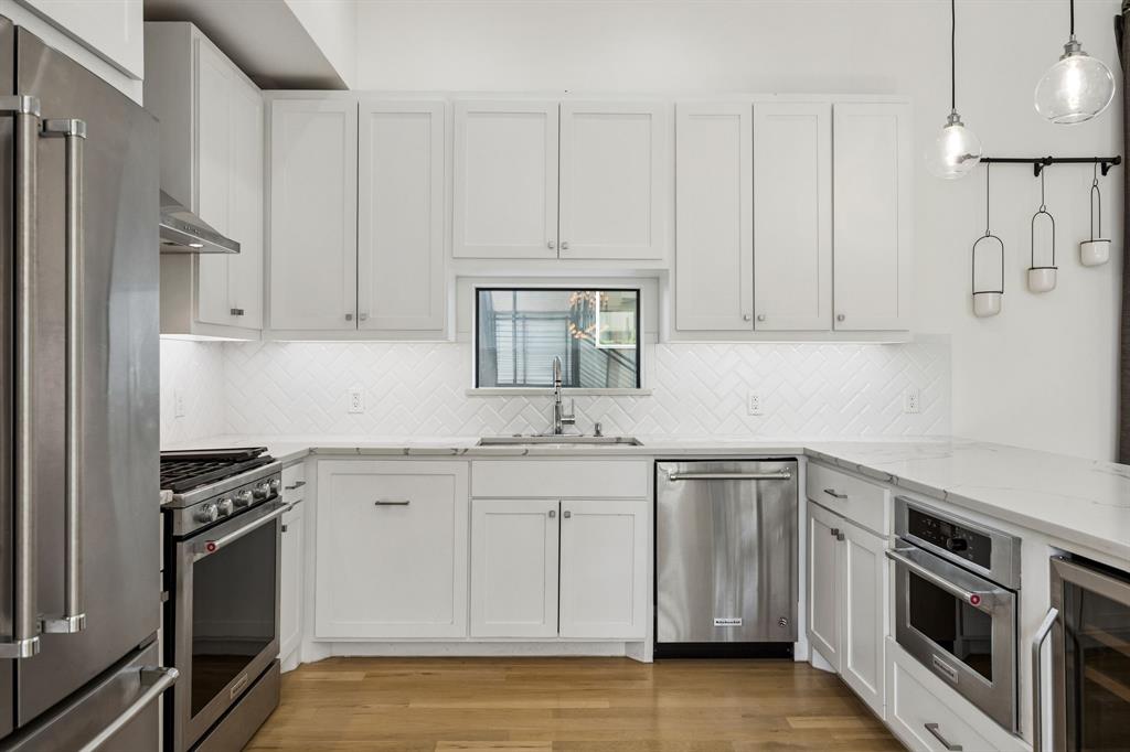 1851-1847 Summit Ave Condos - Residential