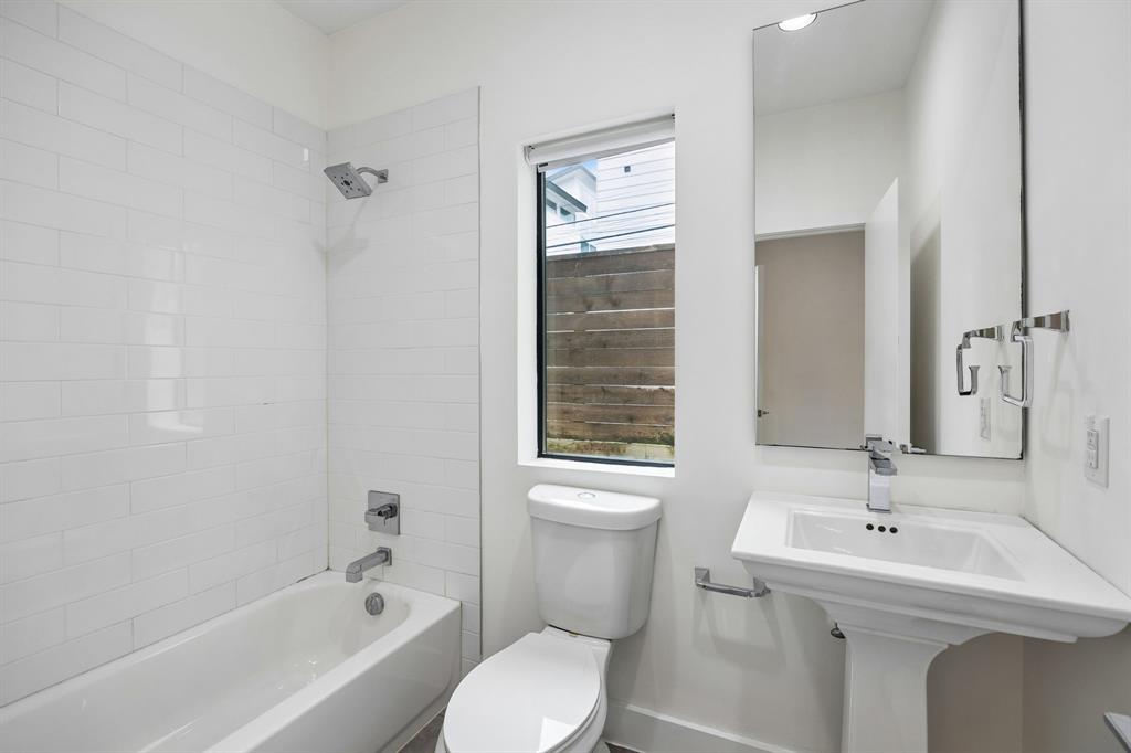 1851 Summit Avenue 4