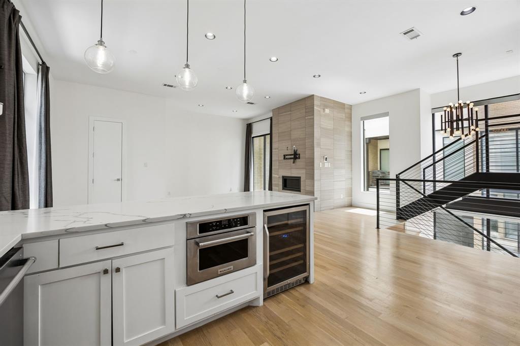 1851-1847 Summit Ave Condos - Residential