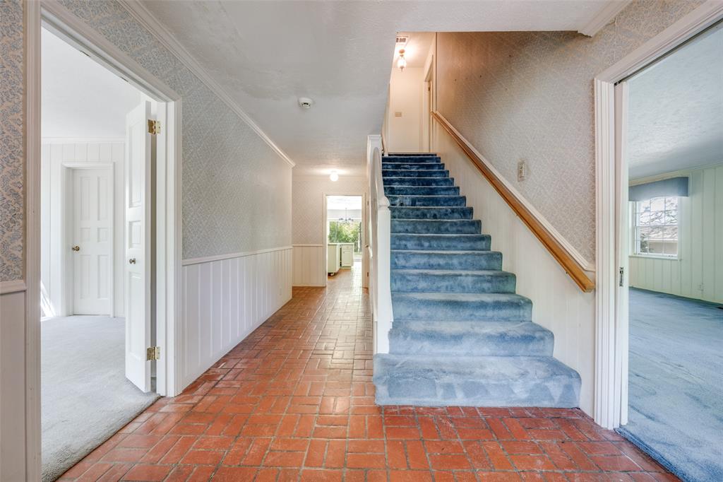 1919 Maid Marion Place