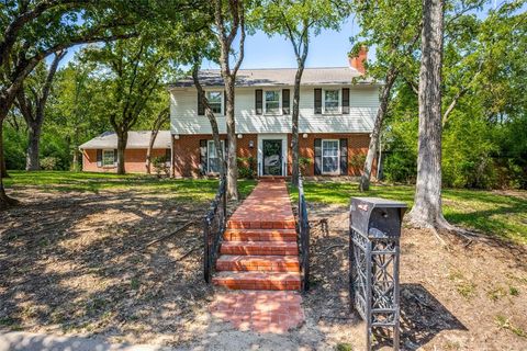 Photo of 1919 Maid Marion Place, Denton, TX 76209 (MLS # 21218099)
