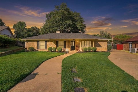 Photo of 5914 Walden Trail, Arlington, TX 76016 (MLS # 21388536)