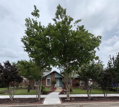 Photo of 1918 Lamont Drive, Garland, TX 75040 (MLS # 21183461)