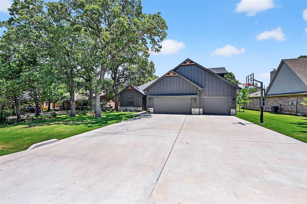 211 Comanche Drive