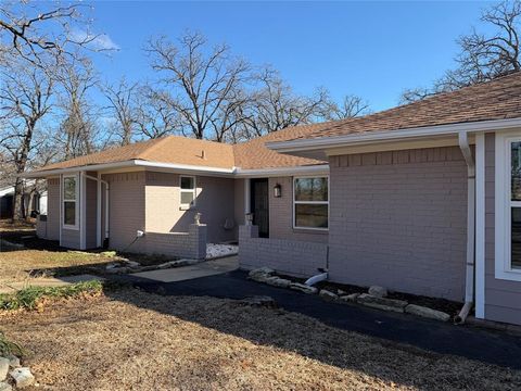 129 Oak Trail Burleson TX 76028