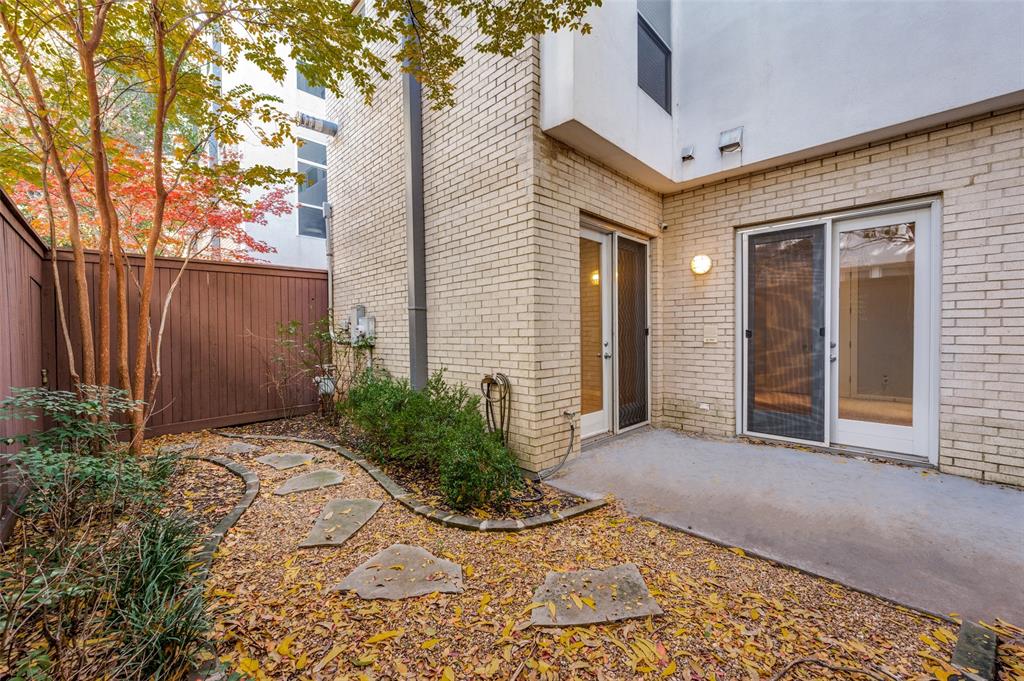 Gilbert Ave Twnhms Ph 01 - Residential