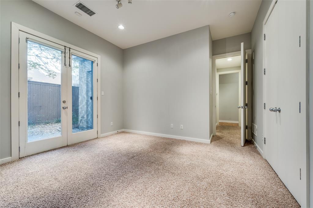 Gilbert Ave Twnhms Ph 01 - Residential