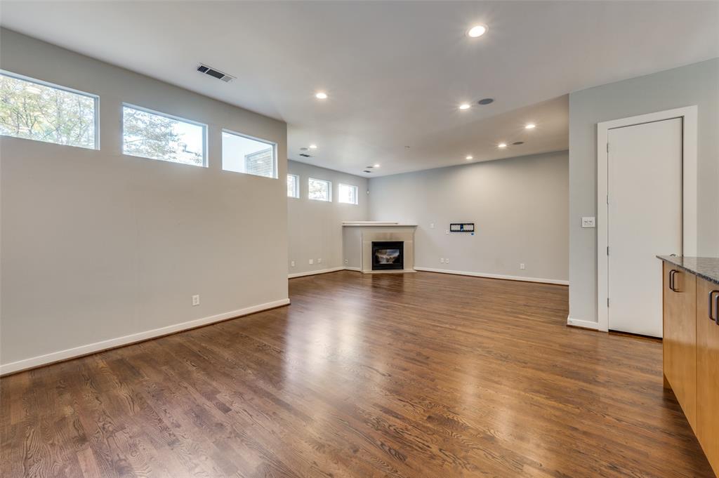 Gilbert Ave Twnhms Ph 01 - Residential