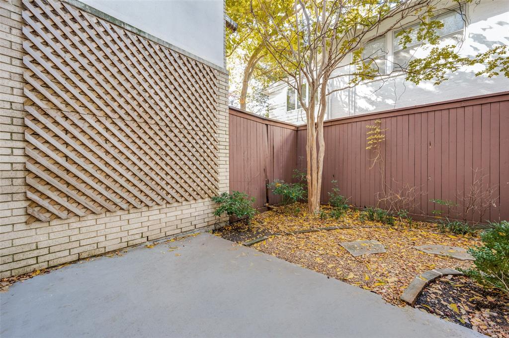 Gilbert Ave Twnhms Ph 01 - Residential