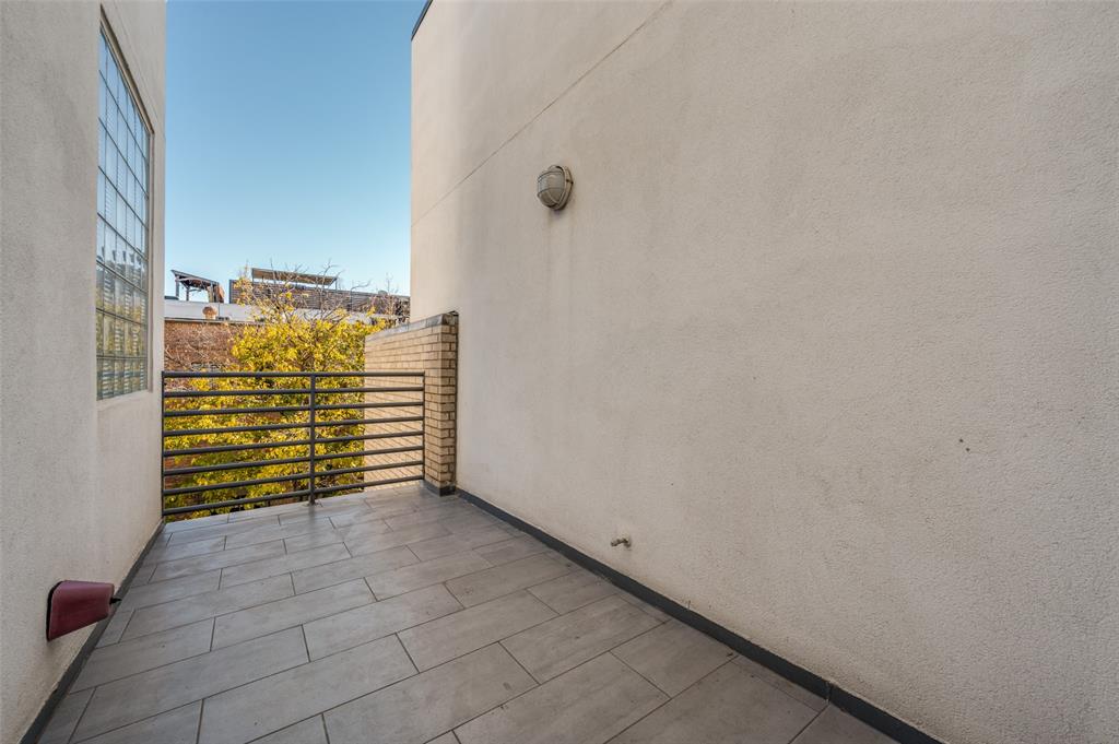 Gilbert Ave Twnhms Ph 01 - Residential