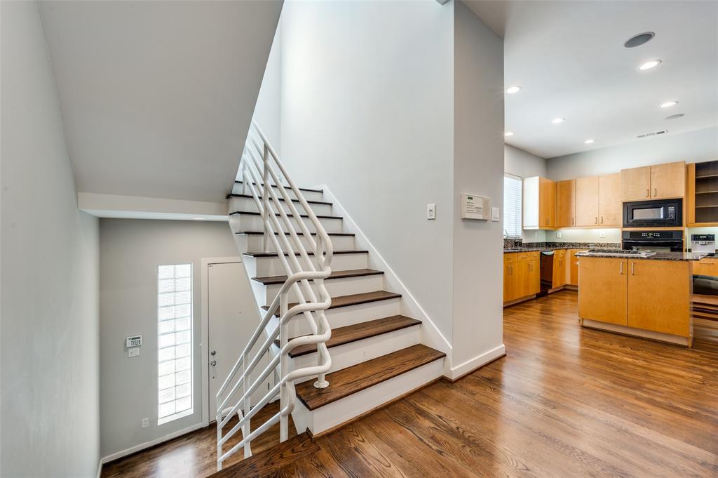 Gilbert Ave Twnhms Ph 01 - Residential