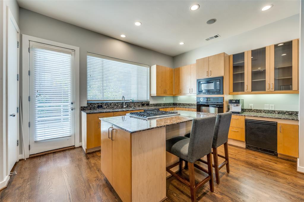 Gilbert Ave Twnhms Ph 01 - Residential