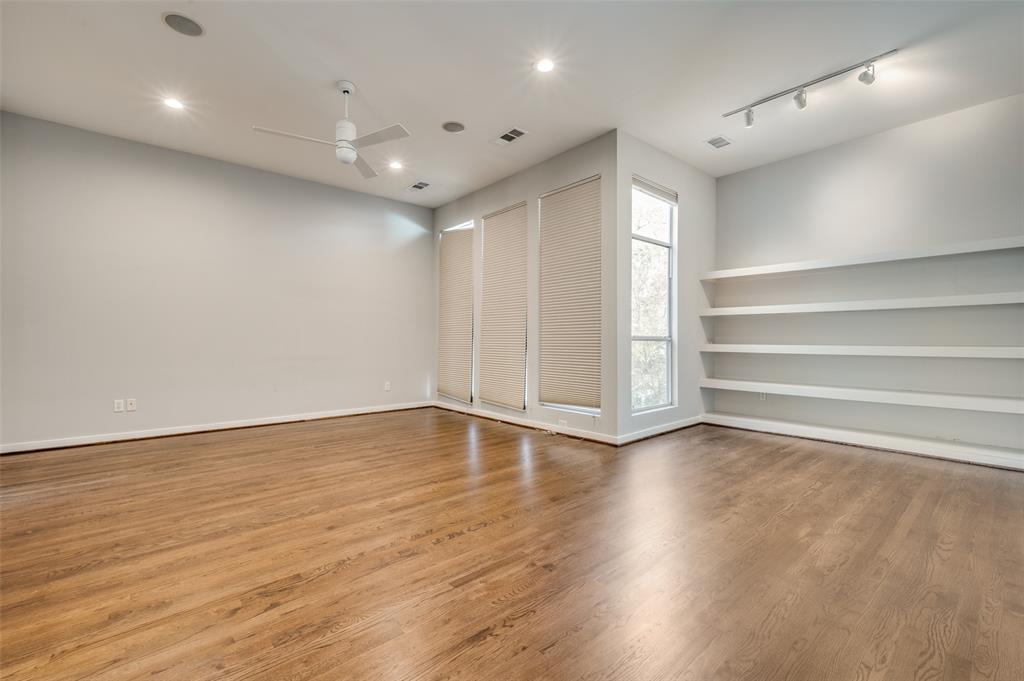 Gilbert Ave Twnhms Ph 01 - Residential