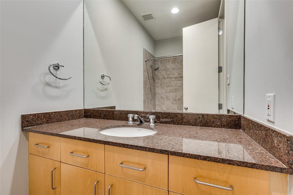 Gilbert Ave Twnhms Ph 01 - Residential