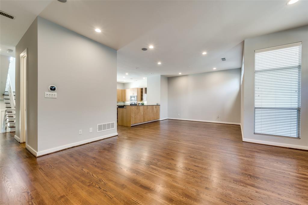 Gilbert Ave Twnhms Ph 01 - Residential