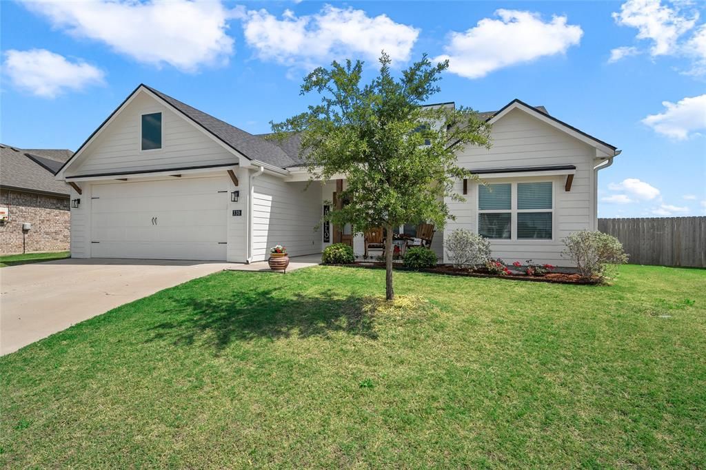 Photo of 330 Daisy Lane, Robinson, TX 76706 (MLS # 21251930)