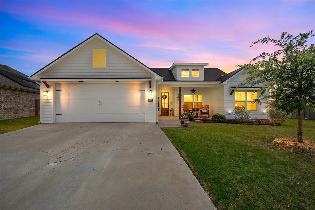 Photo of 330 Daisy Lane, Robinson, TX 76706 (MLS # 21251930)