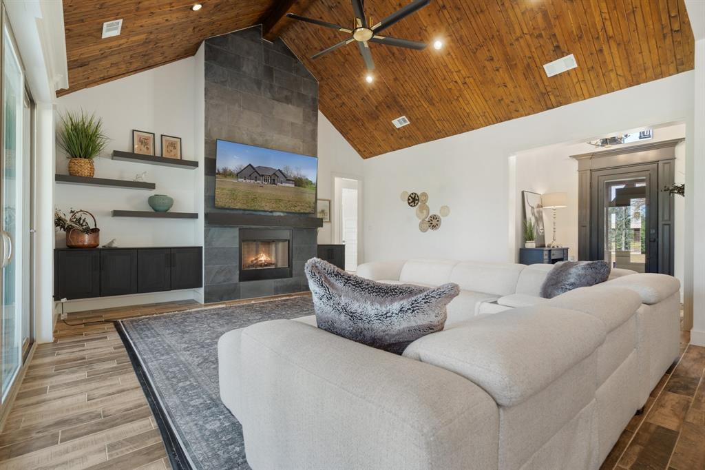 106 County Road 4867