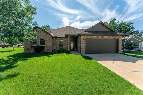 Photo of 322 S S. Bowie Drive, Weatherford, TX 76086 (MLS # 21403781)