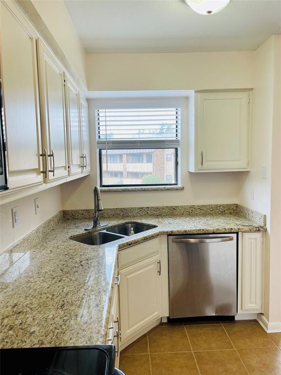 Cloisters Condo The - Residential