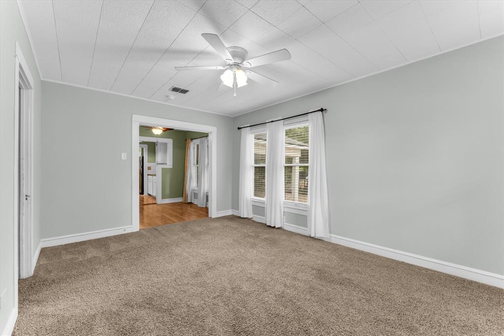 302 W Billington Drive