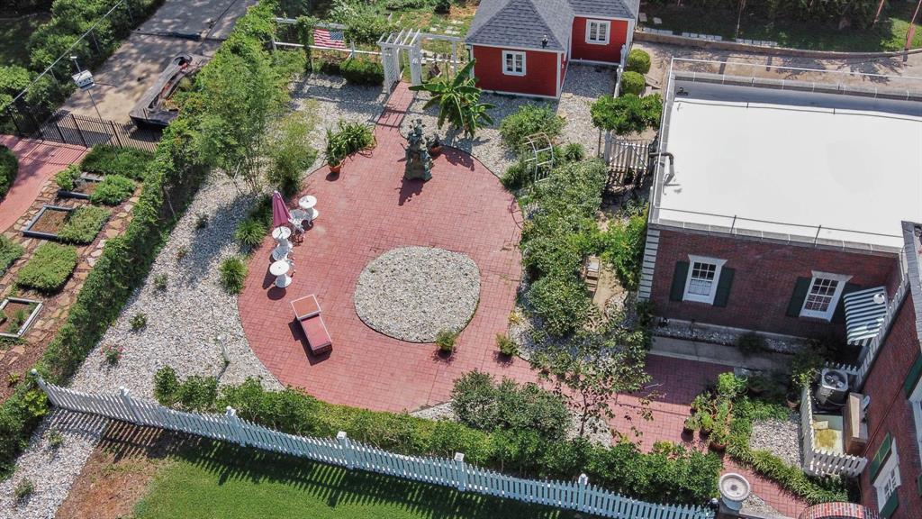 THORNHILL SUBN. - Residential