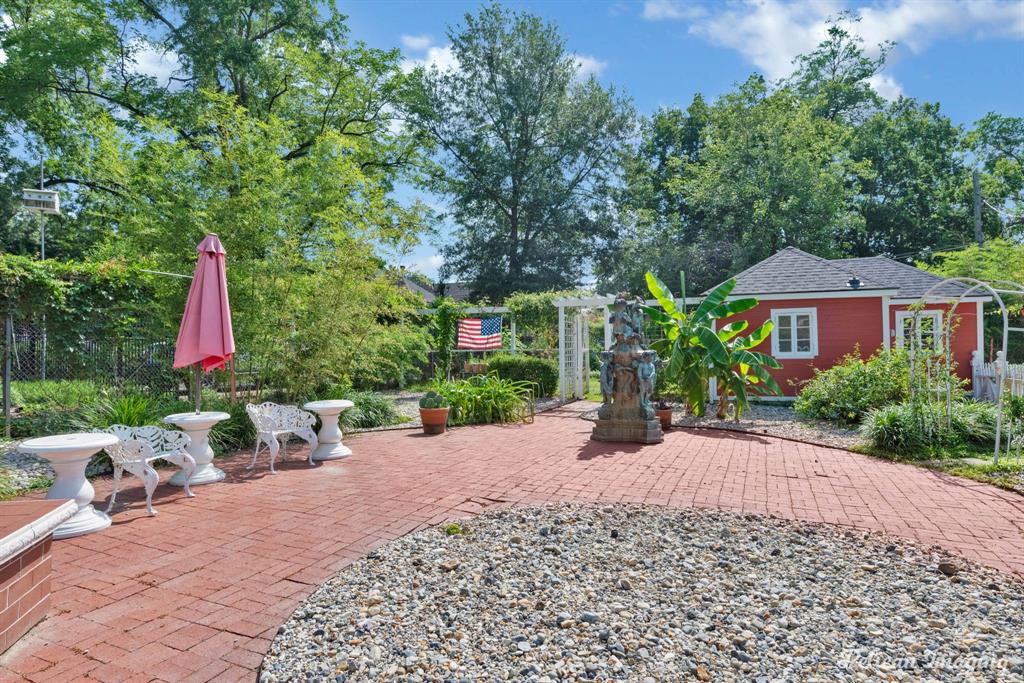 THORNHILL SUBN. - Residential