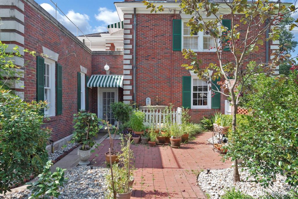 THORNHILL SUBN. - Residential