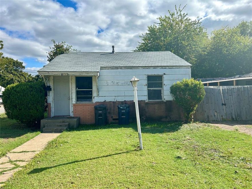 Aggressively priced for a quick sale!!!! Investment Opportunity in the Heart of Fort Worth!
Discover the potential at this 3-bed  1-bath gem 912 sq ft of living space on a generous 5,000 sq ft lot built in 1952 in a rapidly evolving neighborhood.  
Ideally positioned just minutes from downtown Fort Worth and convenient to major corridors, this home is ripe for renovation and value adding improvements.
Inside, you’ll find the original layout ready for a fresh vision. With updates and repairs, this property can become a comfortable residence or a strong rental investment unit.
Outside, the large yard offers room for expansion, outdoor living, or accessory structure potential.
Located within the rating area of Fort Worth Independent School District (zoned for Charles Nash Elementary School, Riverside Middle School & Carter-Riverside High School) — all approximately within 1–2 miles.  ?
This is a turnkey scenario for a buyer contractor ready to add sweat equity and capitalize on the neighborhood momentum. Don’t miss your chance to bring this home back to life and unlock its full potential!
Sold AS IS — serious investors and rehab-ready buyers welcome.