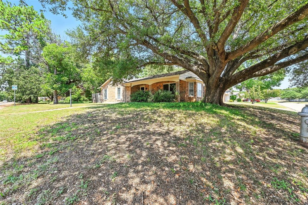 819 Clover Park Drive