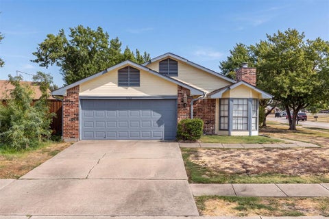 Photo of 3700 Verlaine Drive, Carrollton, TX 75007 (MLS # 21403315)