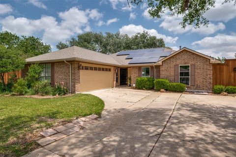 Photo of 2515 Rosebud Circle, Carrollton, TX 75006 (MLS # 21270118)