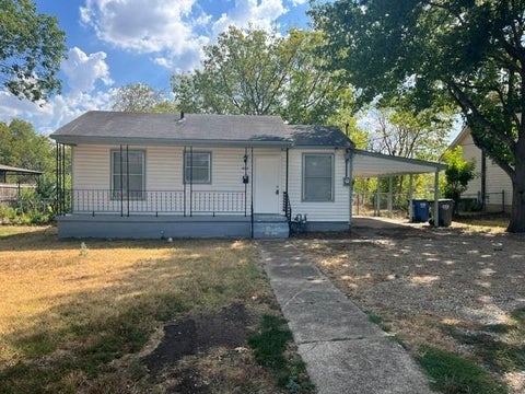Photo of 508 W 5th Street, Lancaster, TX 75146 (MLS # 21392363)