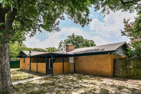 A home in Everman