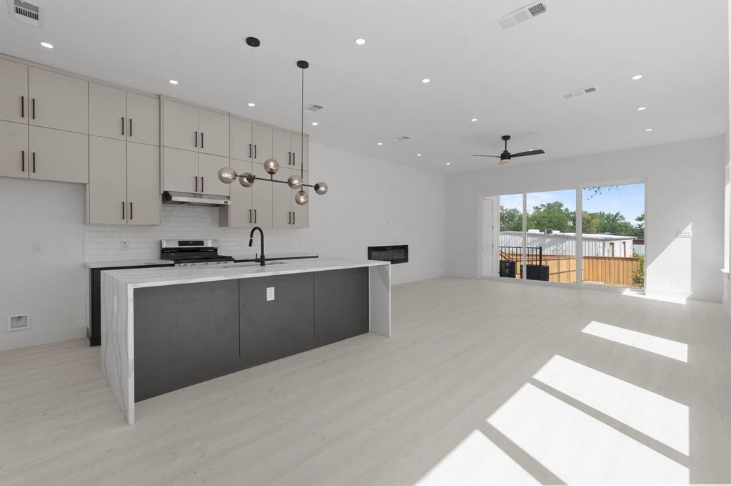 MRS ALLIE HUFFMANS REPLAT - Residential Lease