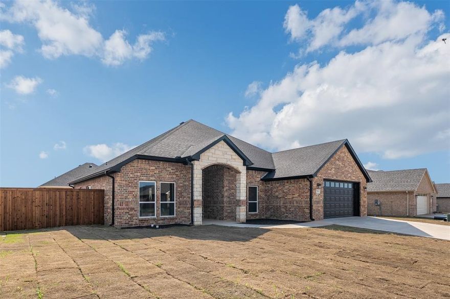 Quality Construction From Start To Finish! Gorgeous new construction home in the heart of Mabank! This 4-2-2 provides a very spacious & versatile floor plan with a fourth flex room that could serve as a bedroom or office. Very open concept in living, kitchen, & dining areas. Beautiful finish outs featuring, tray ceilings, recessed lighting, crown molding, rounded corners, granite countertops, tile back splash, & laminate wood floors. Great split bedroom arrangement with master suite that offers vanity with dual sinks, lighted makeup vanity, large fully tiled shower, soaking
tub & his-hers walk-in closets. Wonderful storage space through out the home. Great covered patio with ceiling fan. Exterior features include fully sprinkled-sodded lawn, flood lights, gutters, & stained wood privacy fenced back yard. Stone Meadow subdivision is a prime location with close proximity to schools, shopping, dining, Cedar Creek Lake, & Hwy 175 for easy commute to DFW or Tyler.
