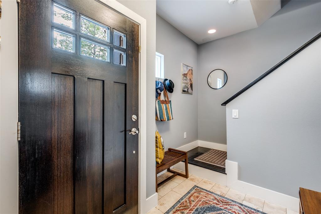 5924 Hudson Street E