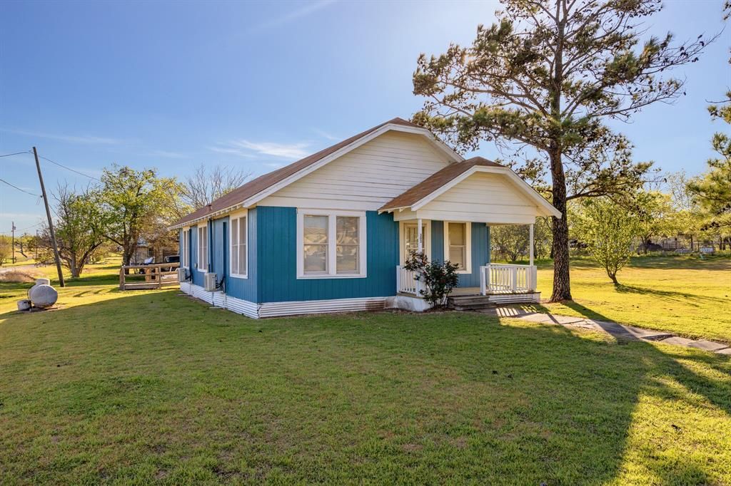 Photo of 303 Seeley Avenue, Mount Calm, TX 76673 (MLS # 21215352)