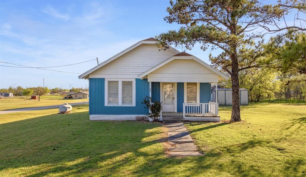Photo of 303 Seeley Avenue, Mount Calm, TX 76673 (MLS # 21215352)