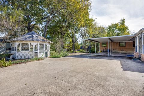 A home in Bonham