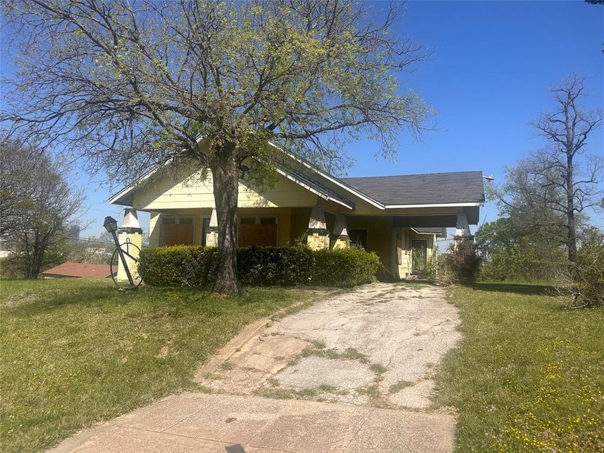 Value is in the land. 1930 home needs extensive repairs. Roof is falling in and many of the floors are uneven. This would be a complete remodel. Large front porch, 2 living areas, fireplace, and 1-car carport. Large corner lot.