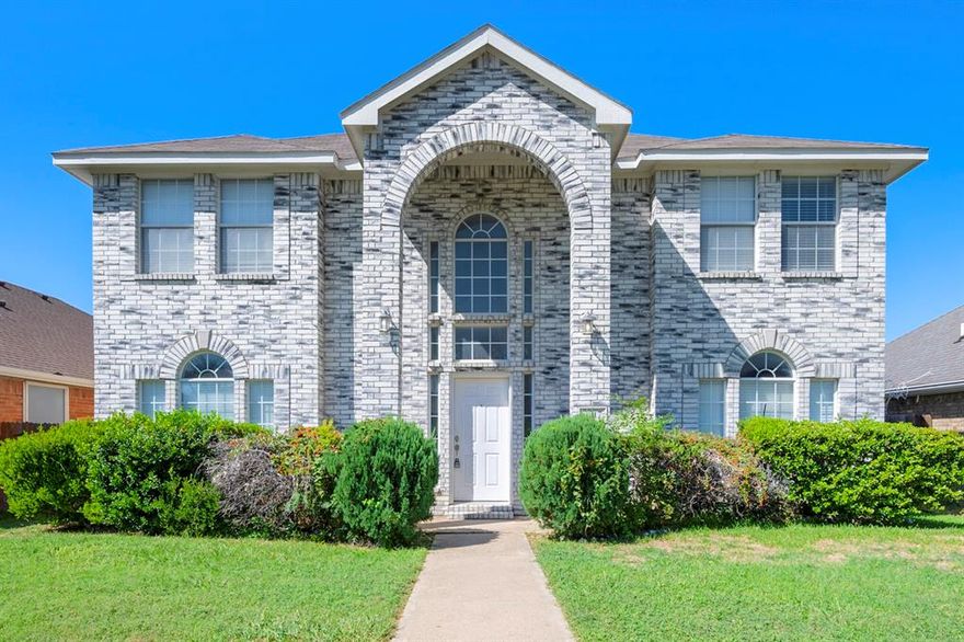 Welcome home to 6917 Club Creek Drive! This 4 bedroom, 2.5 bath home features new carpet, paint and updates in this large family size home with two living areas, and two dining areas, island kitchen, built-in microwave, garden tub in master bath with separate shower and vanities, fireplace in family room, built desk with book cases and rear entry garage with opener. Over-sized utility room. Great schools and location.

Every Pros PM home includes our $45 per month Resident Benefits Package - covering pest control, air filters, credit building, and more. Details at application. Liability insurance options also available.