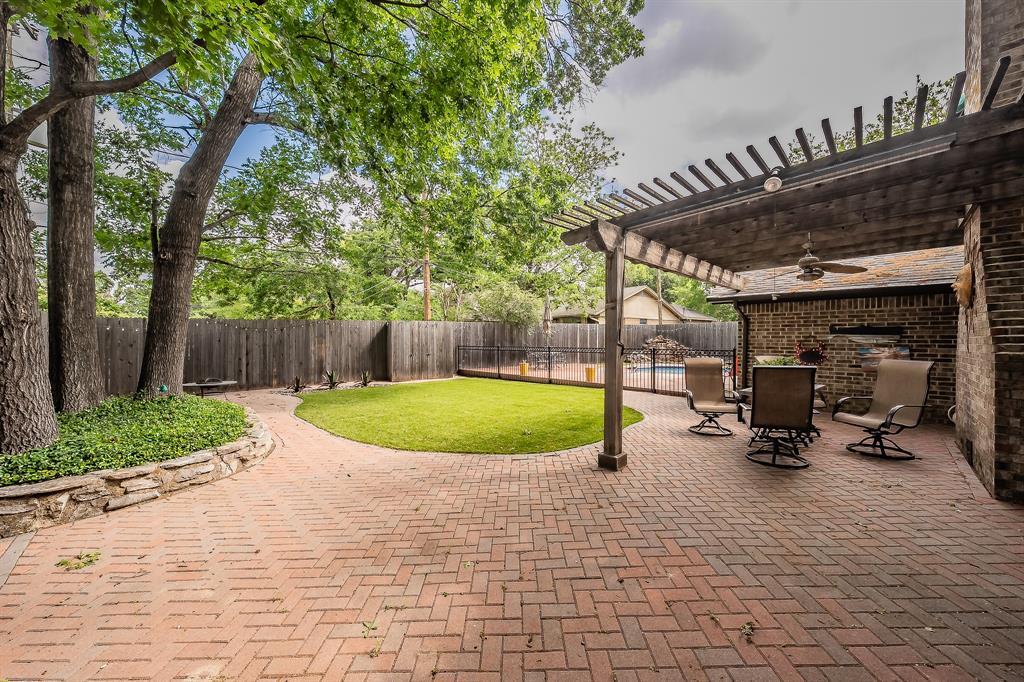 2003 Edgebrook Court