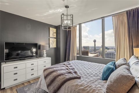 Photo of 1200 Main Street #2202, Dallas, TX 75202 (MLS # 21164846)