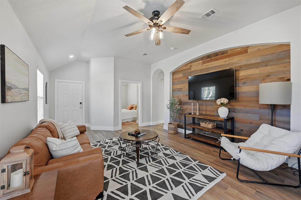 Pasquinellis Bandera Add - Residential Lease