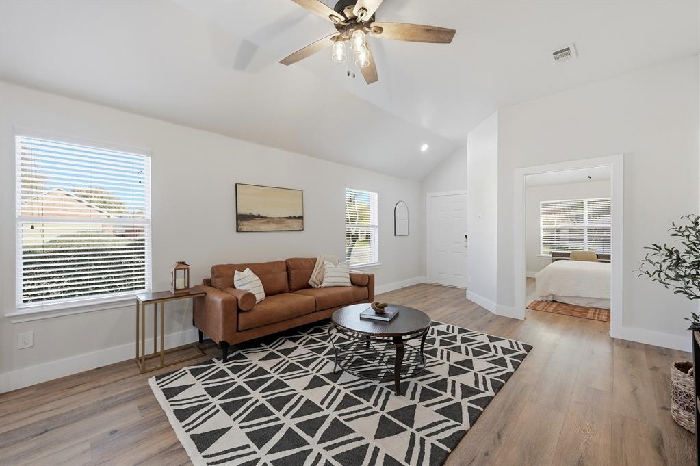 Pasquinellis Bandera Add - Residential Lease