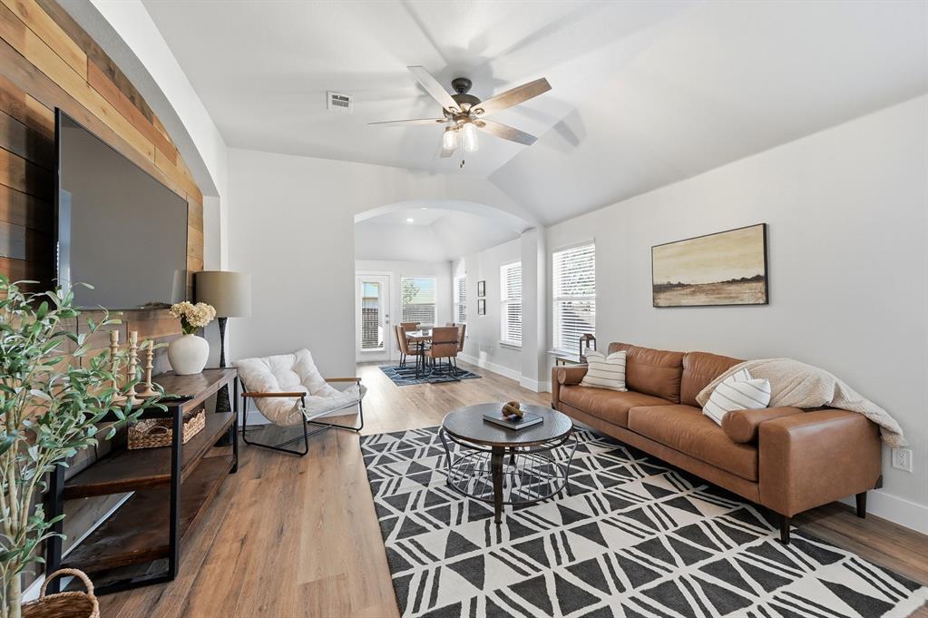 Pasquinellis Bandera Add - Residential Lease