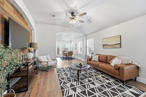 Photo of 3321 Versante Drive, Bedford, TX 76021 (MLS # 21131381)